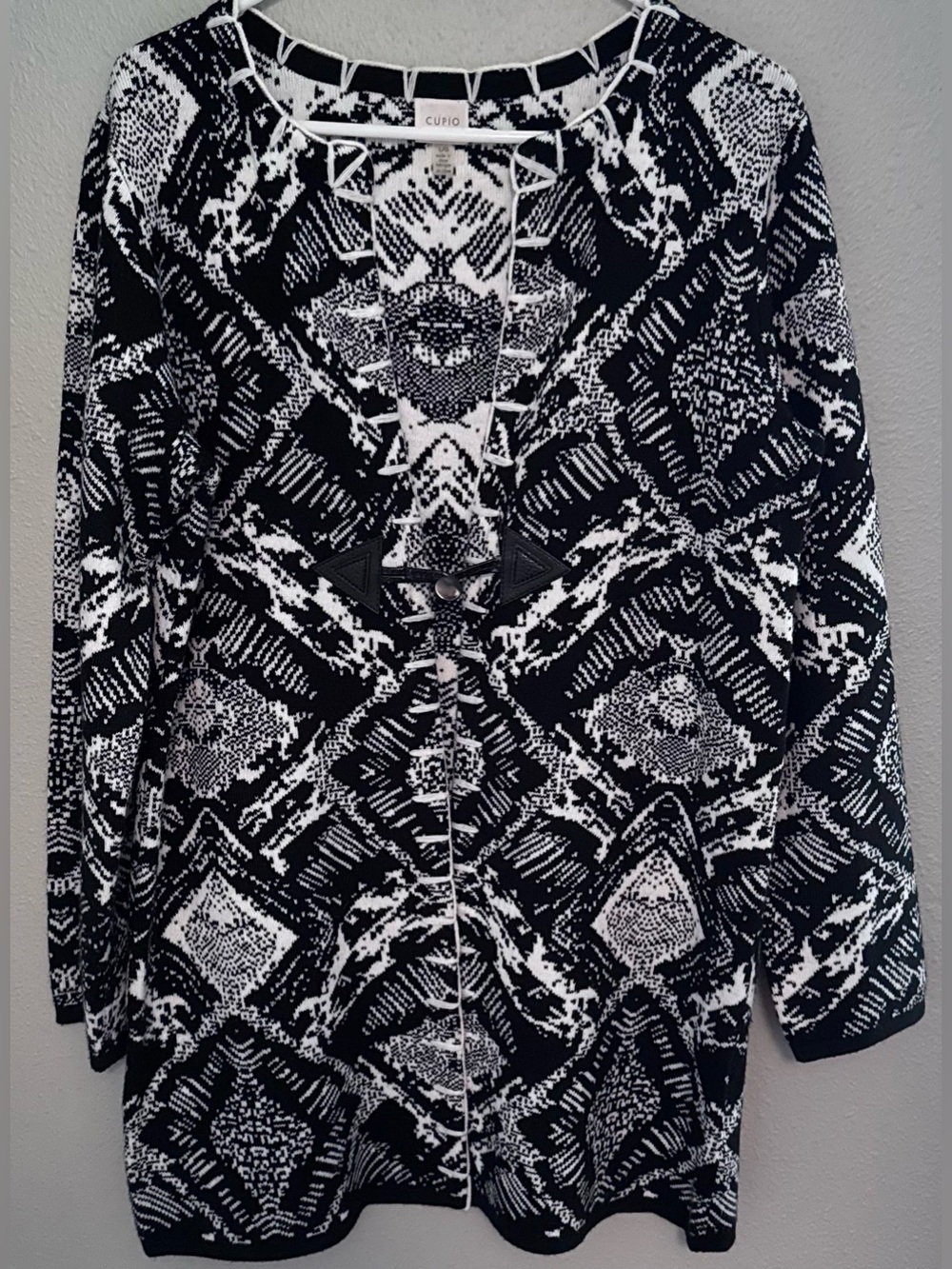 Cupio Black and White Abstract Pattern. long Cardigan with Toggle Closure
